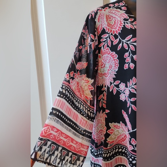 JM Collection Women's Printed Split-Front Tunic Top (Black Pink, Medium) Blouse - Picture 2 of 15